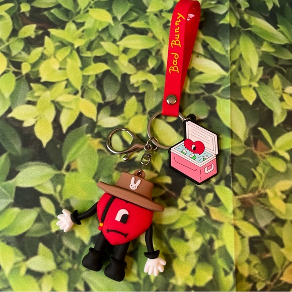 Bad Bunny ( VERANO SIN TI) Heart Keychain - Picture 2 of 5